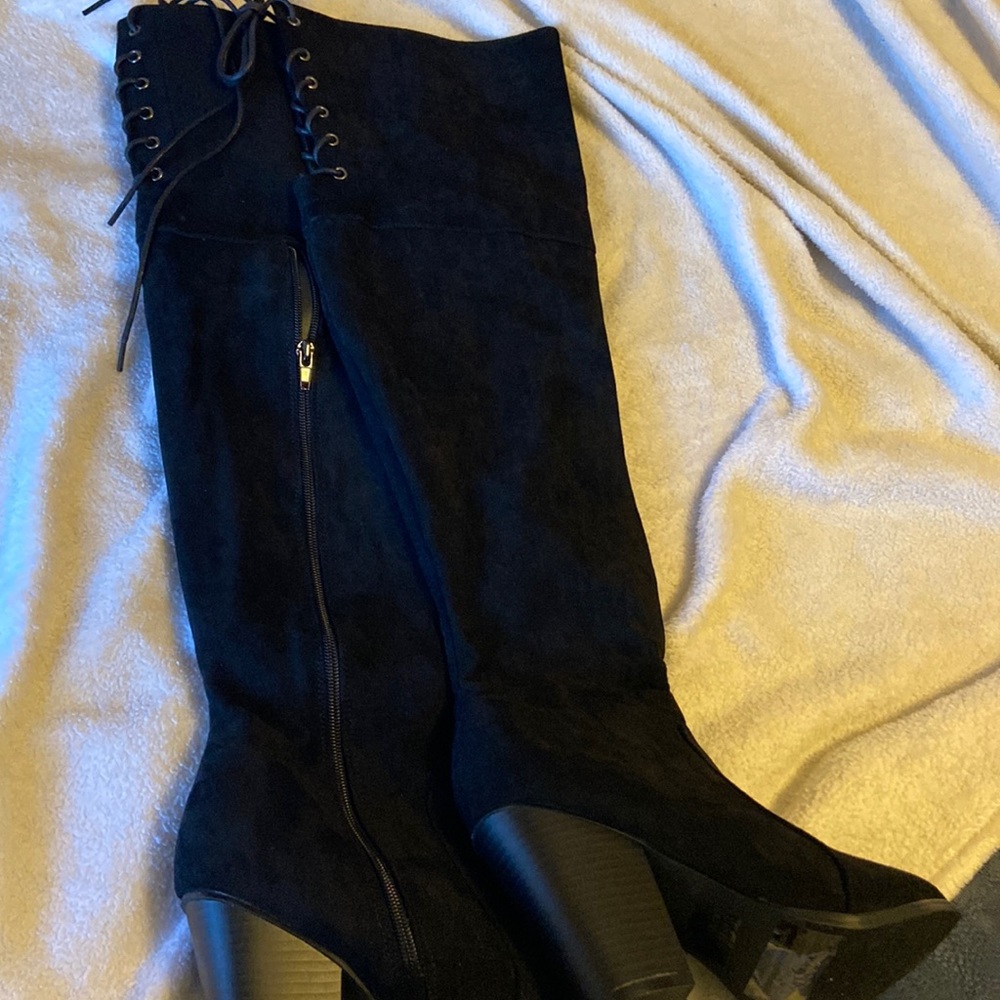 Black knee high boots very clean no stains worn 2twice